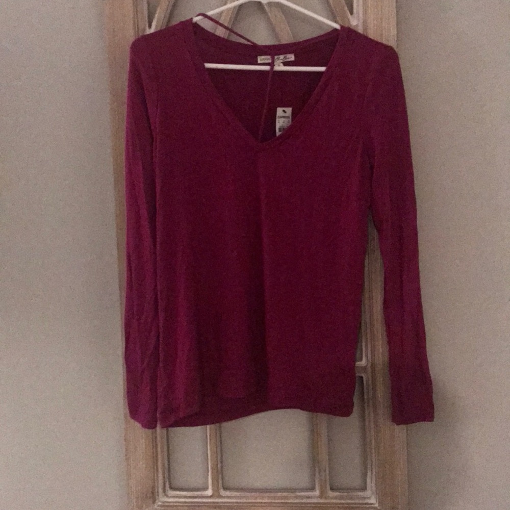 👚 NWT Express long sleeve v-neck